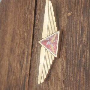 B644 delta airlines‎ vintage brooch pin